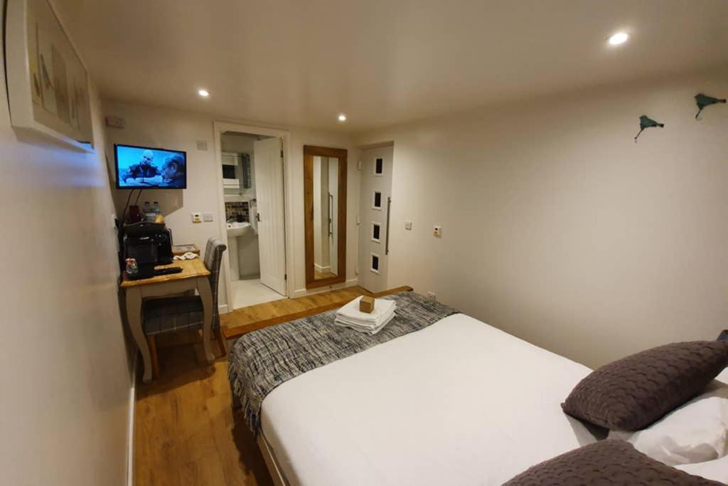 Willa Annex In Chippenham With Parking And Wifi Zewnętrze zdjęcie
